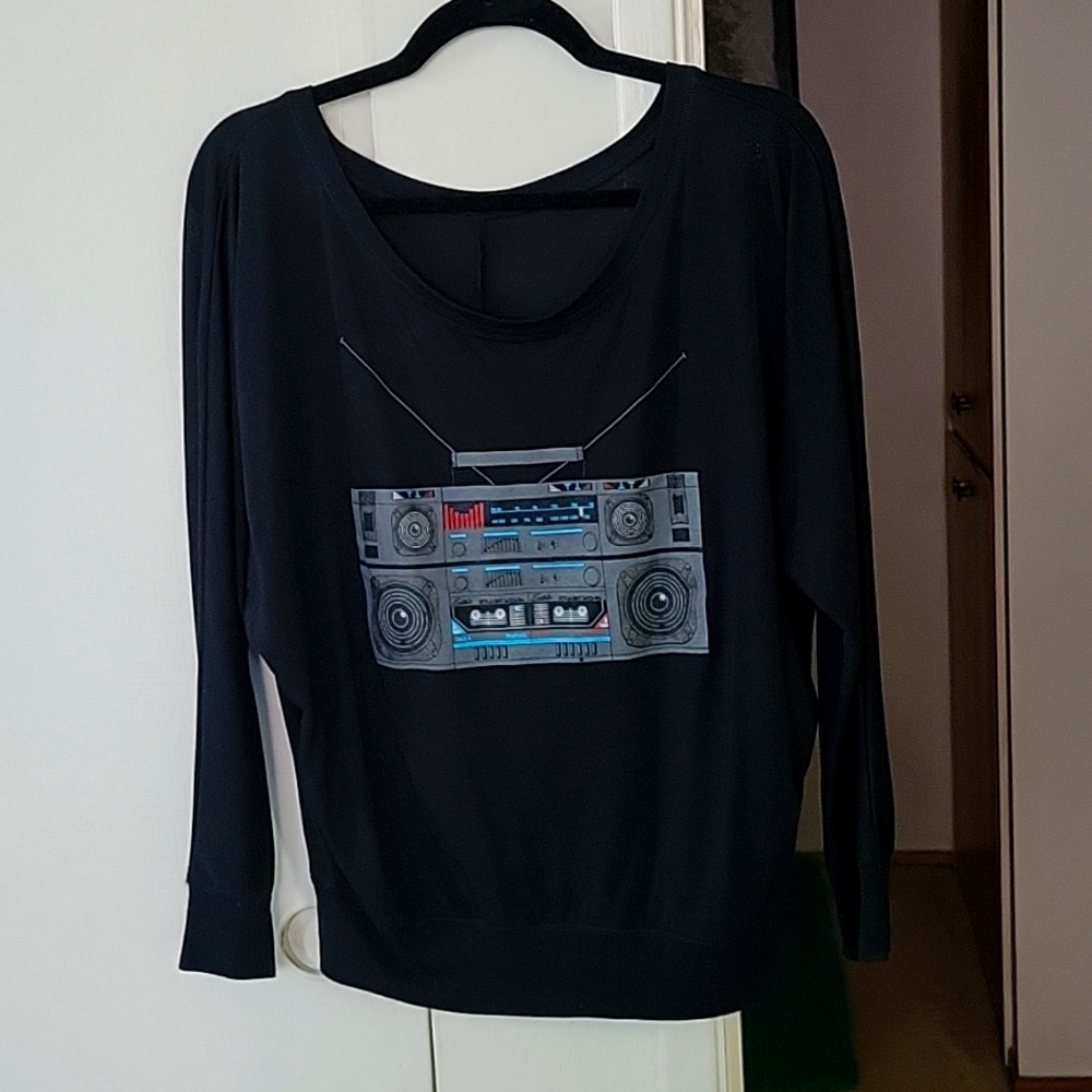 Super cute boatneck shirt with ol school boom box graphic. Size M